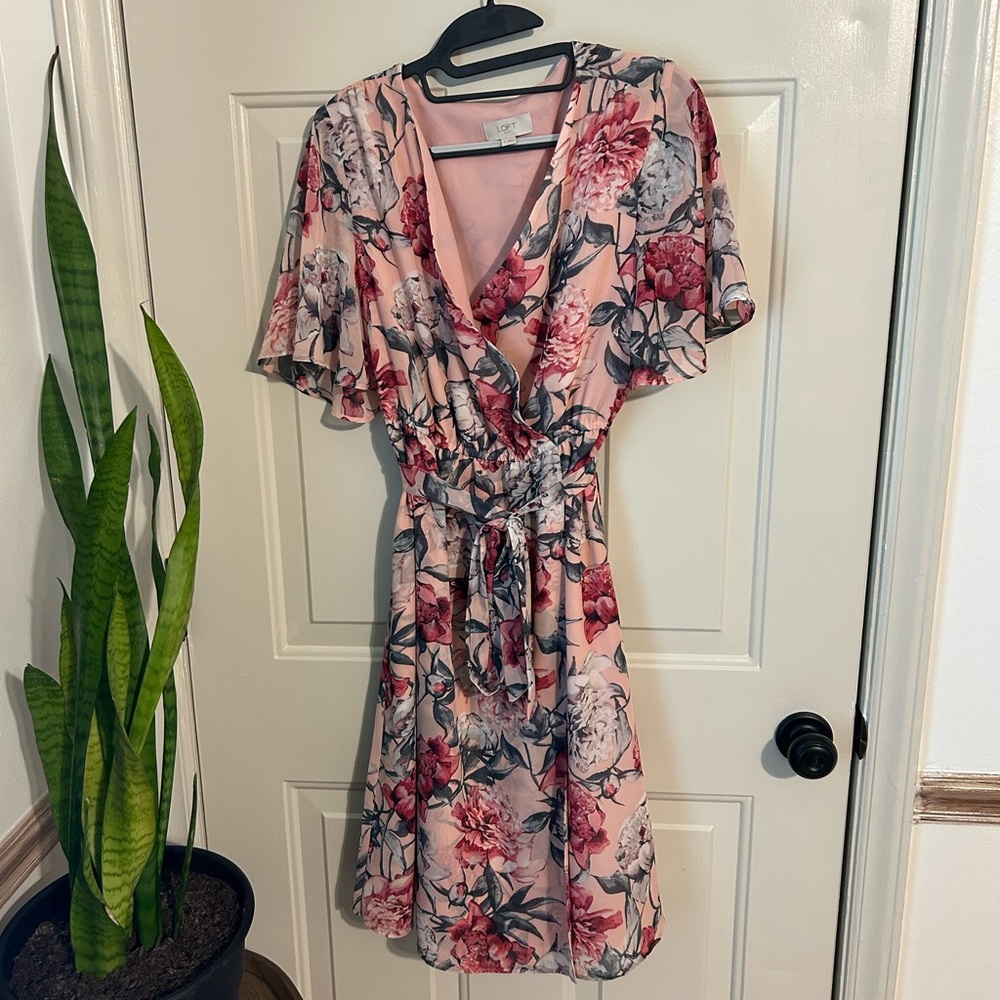 Loft floral flutter Sleeve dress size small